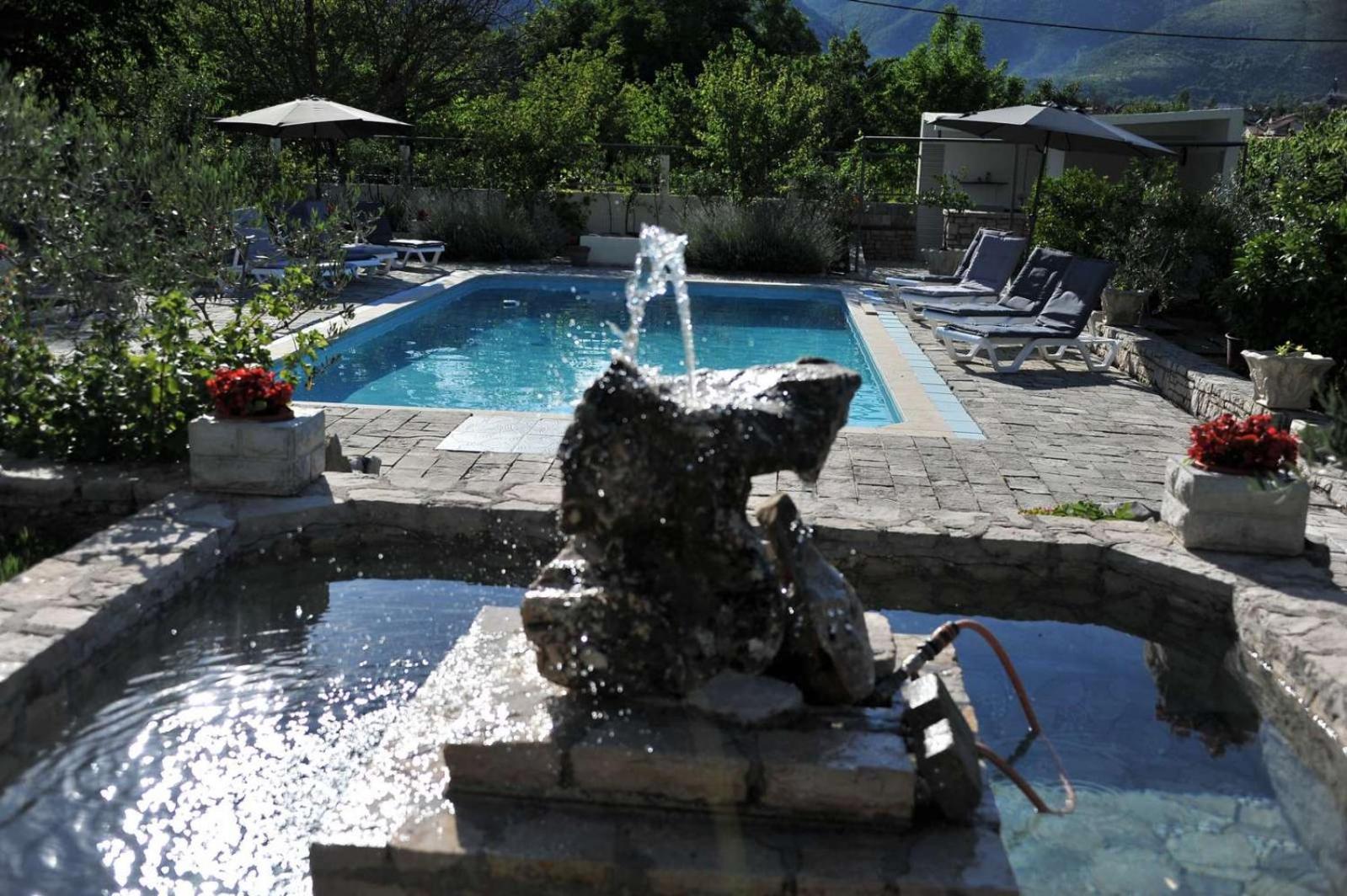Pool House Maslina Lejlighed Mostar Eksteriør billede